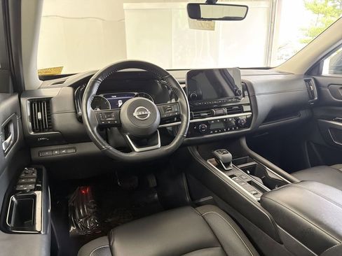 Certified 2024 Nissan Pathfinder SL image 21