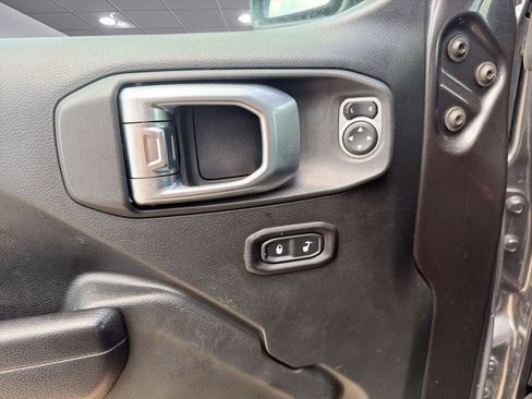 Used 2018 Jeep Wrangler Unlimited Sport S AWD/4WD image 13