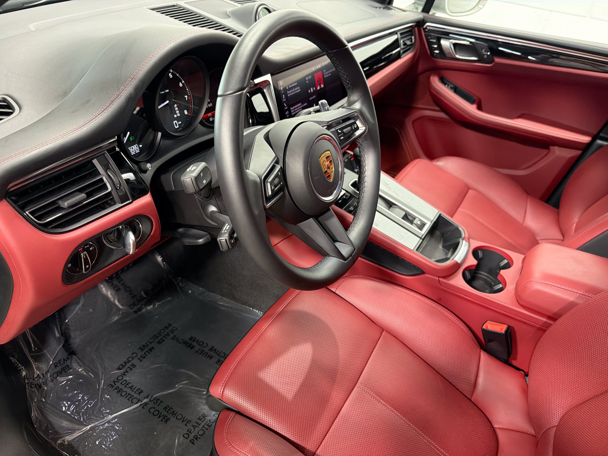 Certified 2026 Porsche Macan AWD/4WD image 4