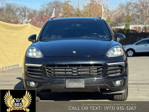 Used 2018 Porsche Cayenne Platinum Edition image 2