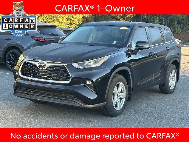 Used 2024 Toyota Highlander LE AWD/4WD image 3