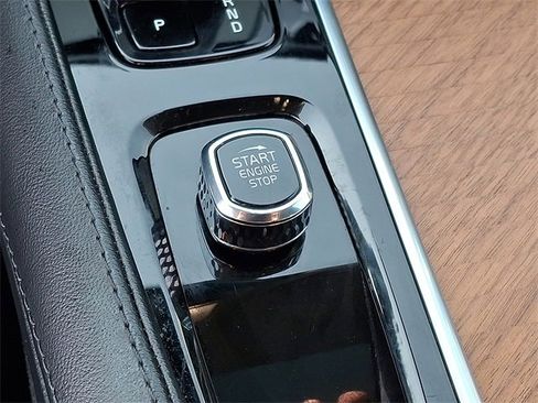 Used 2023 Volvo XC90 B6 Plus image 22