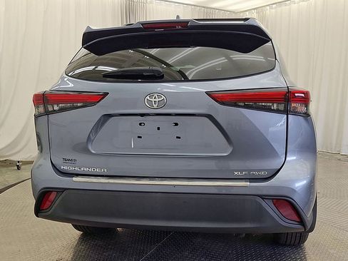 Certified 2020 Toyota Highlander XLE AWD/4WD image 4
