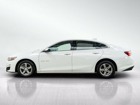 Used 2022 Chevrolet Malibu LT FWD image 2