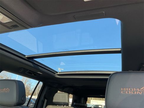 New 2025 Chevrolet Suburban High Country image 21