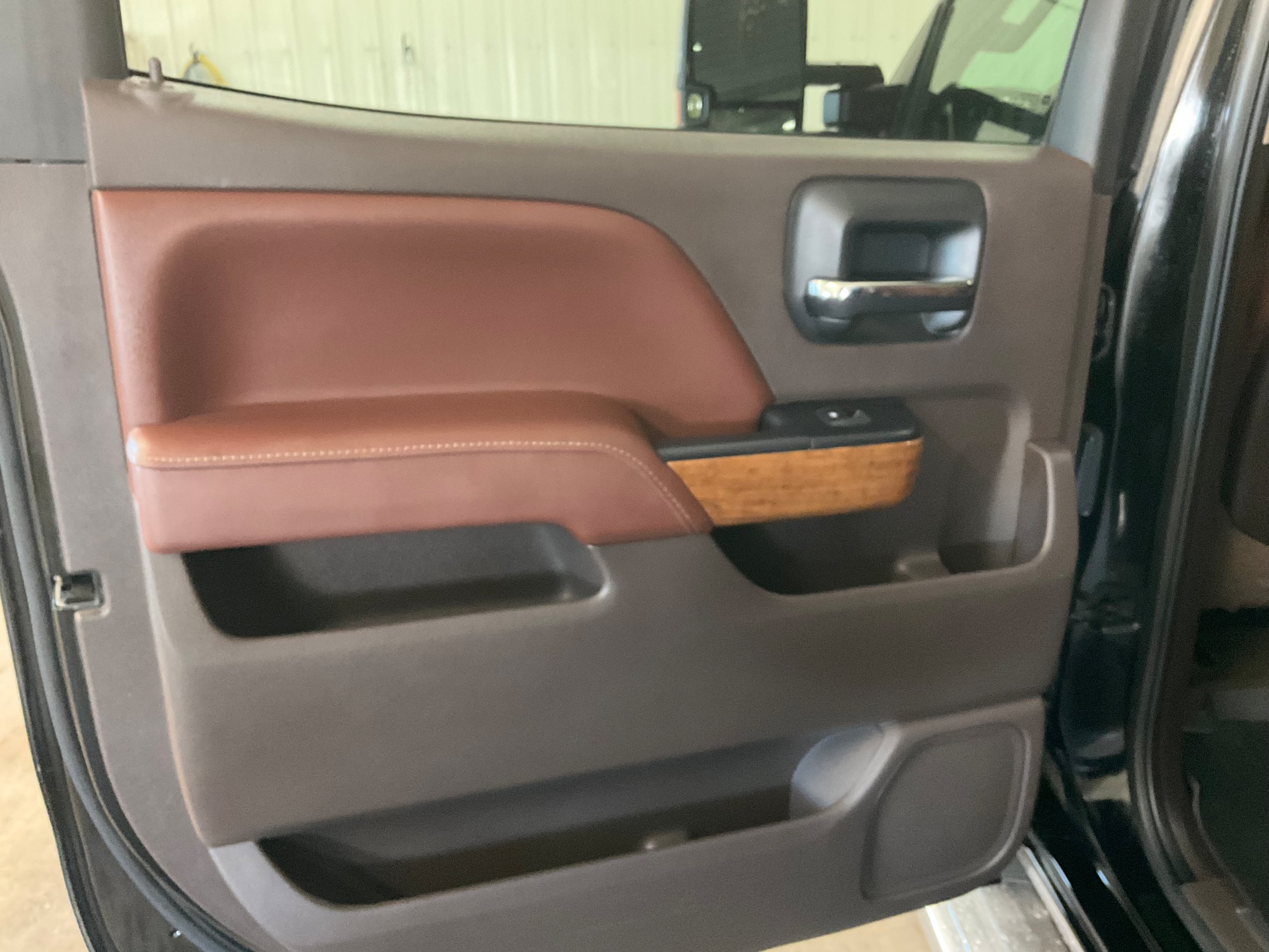 Used 2015 Chevrolet Silverado 2500 High Country w/ Duramax Plus Package AWD/4WD image 18