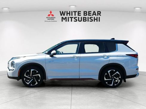 Used 2023 Mitsubishi Outlander SE AWD/4WD image 3