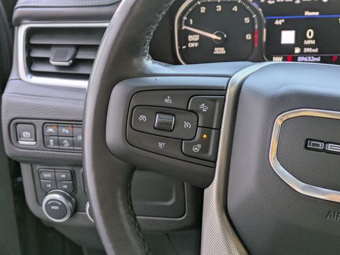 Used 2021 GMC Yukon Denali w/ Denali Premium Package image 18