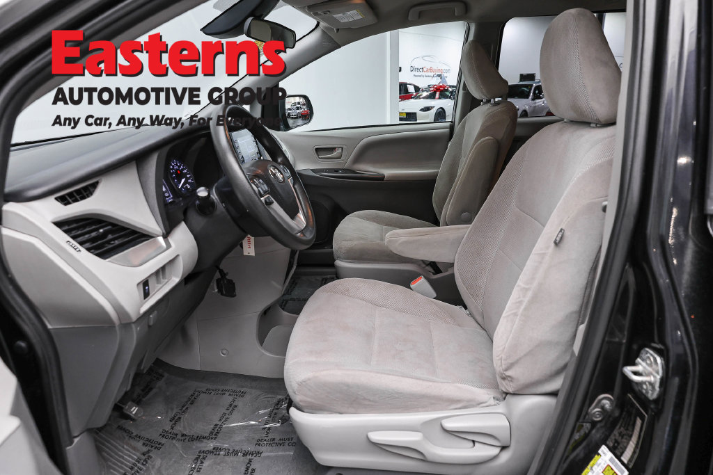 Used 2020 Toyota Sienna L FWD image 14