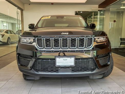 Used 2023 Jeep Grand Cherokee Laredo AWD/4WD image 5