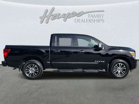 Used 2024 Nissan Titan SV w/ SV Convenience Package image 2