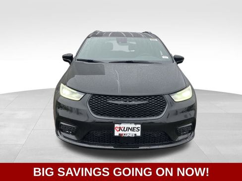 New 2026 Chrysler Pacifica Select w/ S Appearance Package image 3