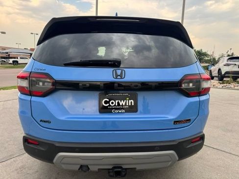Used 2025 Honda Pilot TrailSport image 7