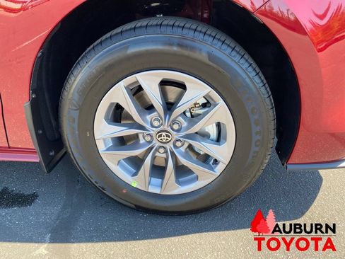 New 2026 Toyota Sienna LE FWD image 3