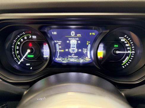 Used 2025 Jeep Wrangler Unlimited Sahara AWD/4WD image 16