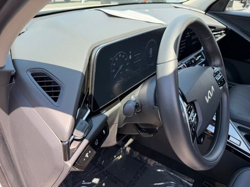 Used 2024 Kia Niro Wind FWD image 11
