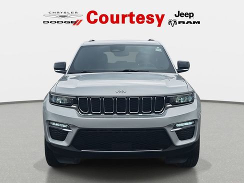 Used 2024 Jeep Grand Cherokee Limited image 8
