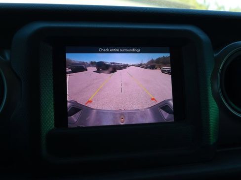 Used 2023 Jeep Gladiator Willys image 11