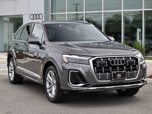 Certified 2025 Audi Q7 2.0T Premium w/ Convenience Package AWD/4WD image 2