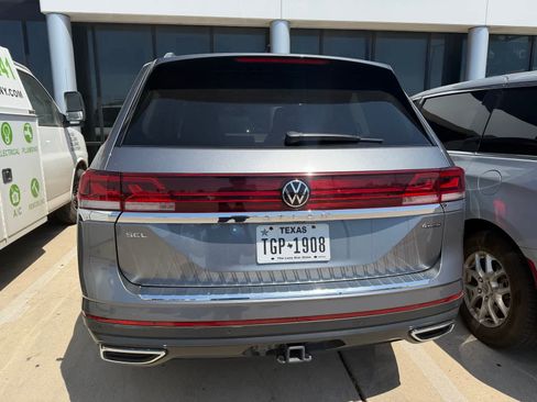 Used 2024 Volkswagen Atlas SEL AWD/4WD image 4