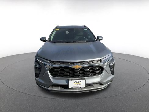 Used 2025 Chevrolet Trax LT w/ LT Convenience Package FWD image 4