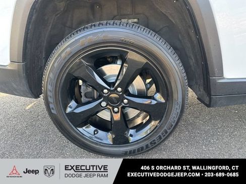 Used 2023 Jeep Grand Cherokee L Laredo AWD/4WD image 16