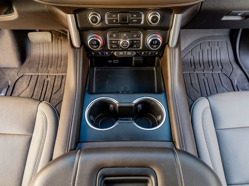 Used 2023 GMC Yukon SLT w/ SLT Luxury Package image 27