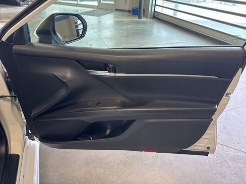 Used 2022 Toyota Camry SE image 32