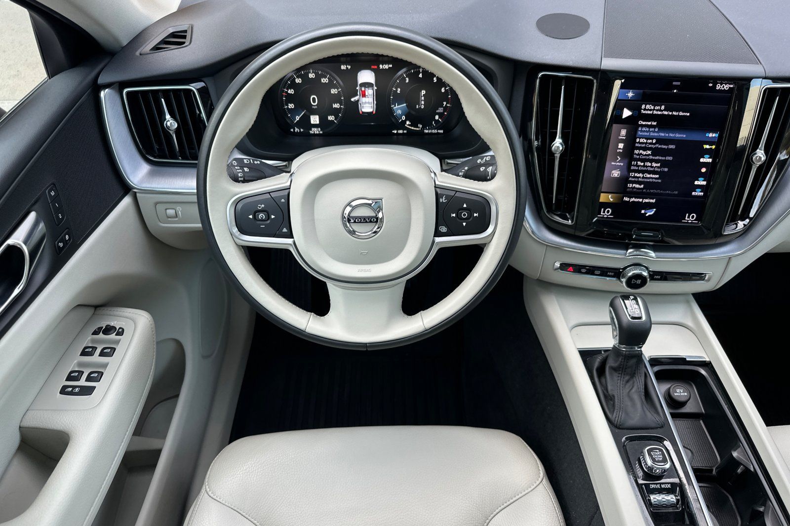 Used 2021 Volvo XC60 T5 Momentum w/ Premium Package FWD image 16
