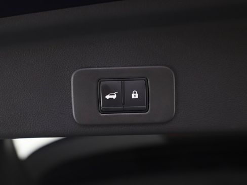 Used 2025 Nissan Murano SV AWD/4WD image 17