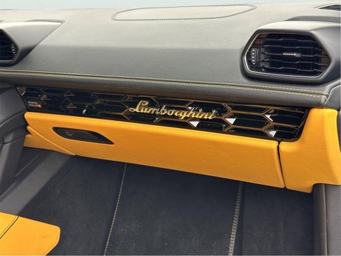 Used 2020 Lamborghini Huracan EVO RWD image 31