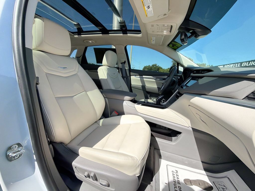 Certified 2026 Cadillac XT5 Premium Luxury w/ Driver Assist Package FWD image 13