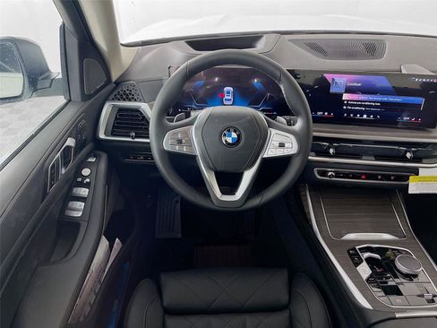 Used 2025 BMW X7 xDrive40i AWD/4WD image 19