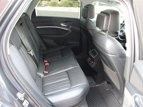 Used 2021 Audi e-tron Prestige AWD/4WD image 23