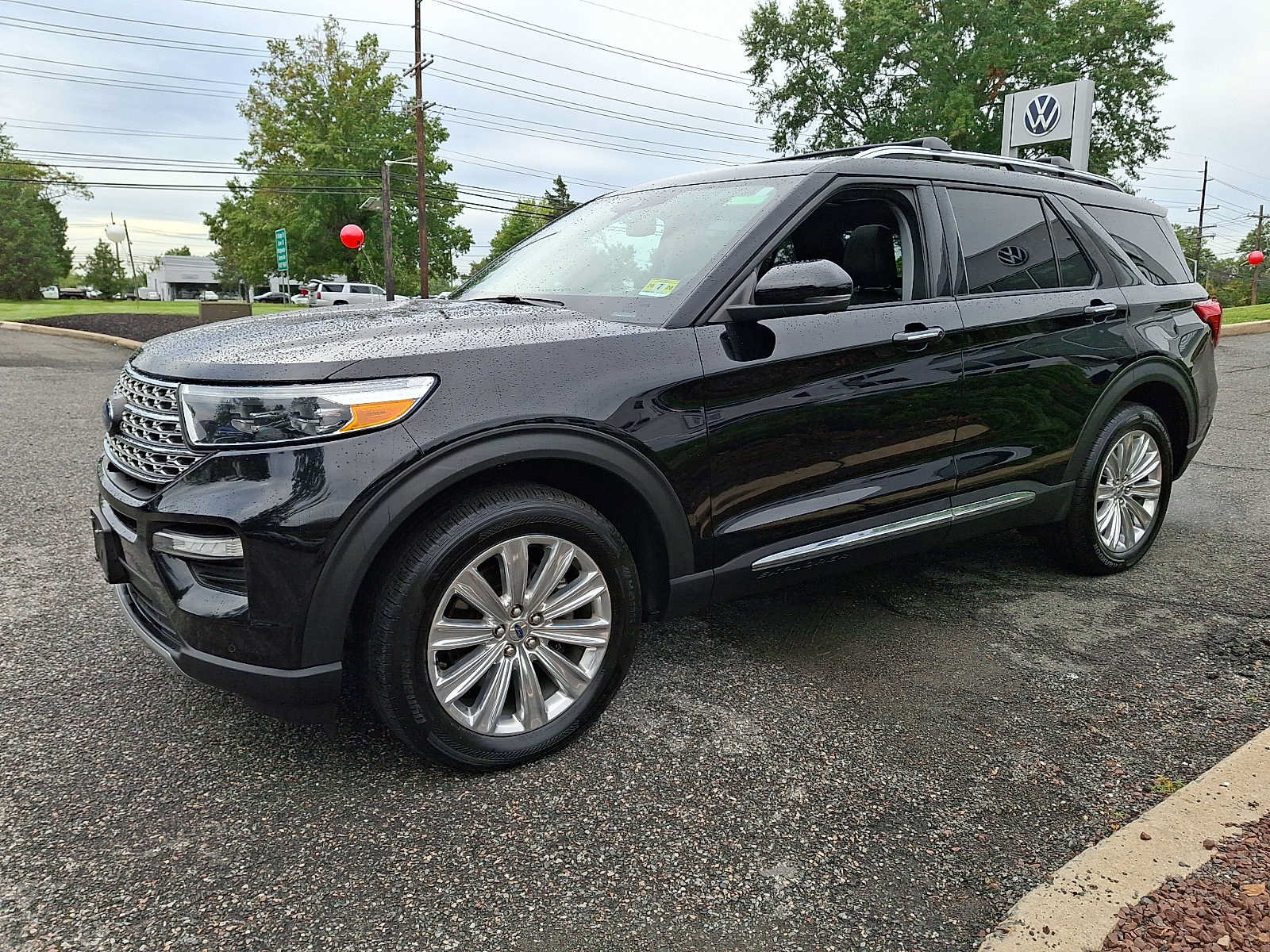 Used 2021 Ford Explorer Limited w/ Hybrid Equipment Group 310A AWD/4WD image 3