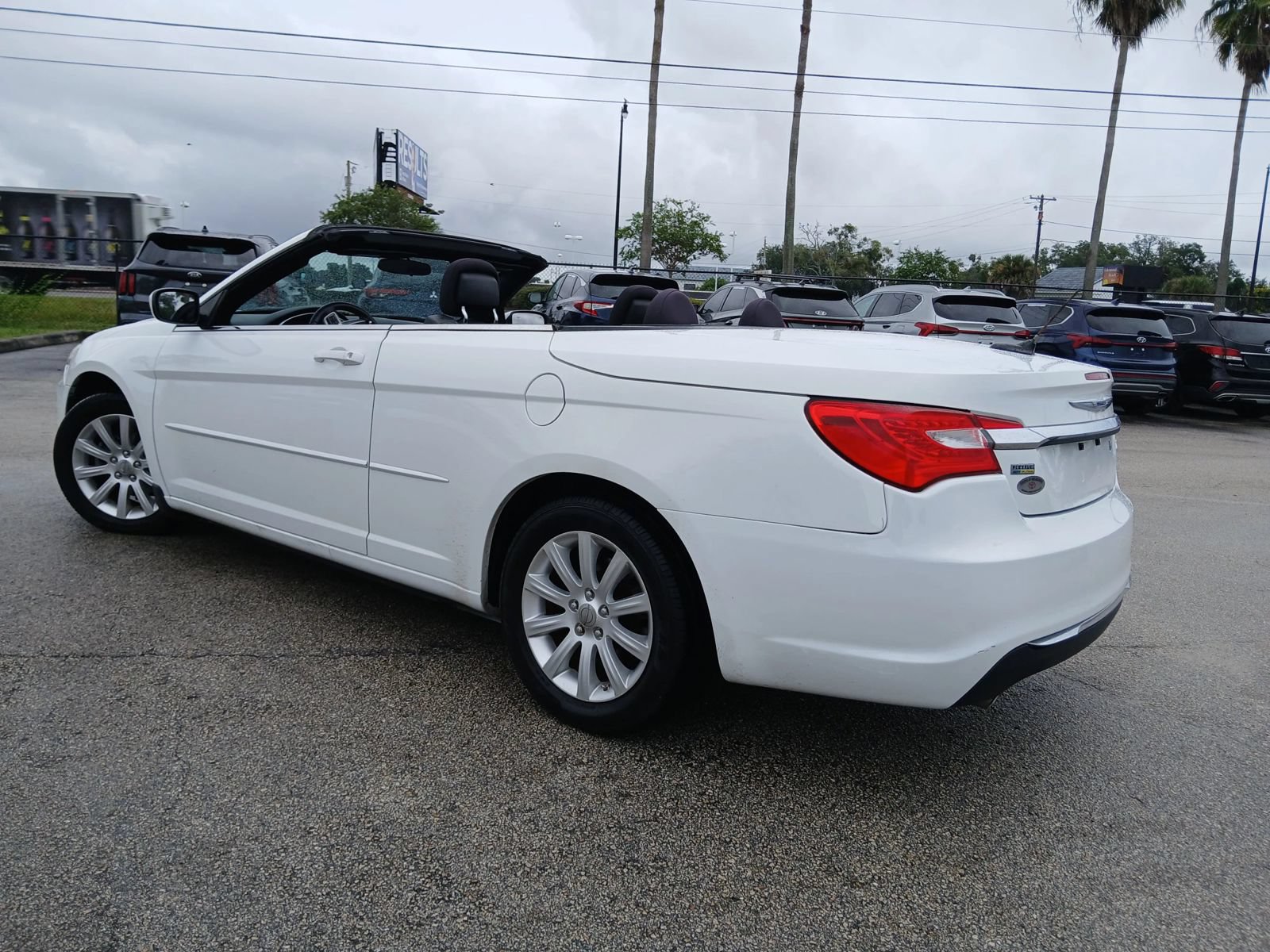 Used 2013 Chrysler 200 Touring FWD image 3