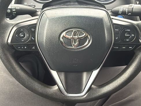 Used 2020 Toyota Camry LE image 12