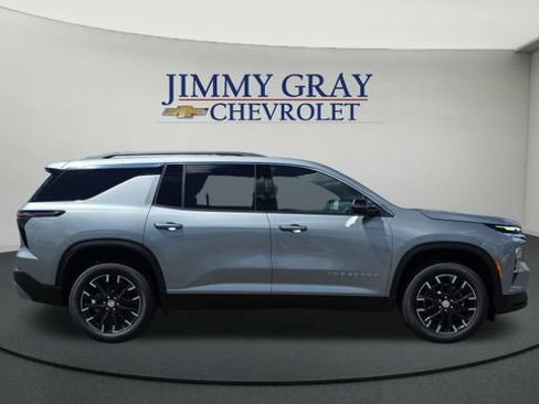 New 2026 Chevrolet Traverse LT w/ Sun and Wheel Package FWD image 6