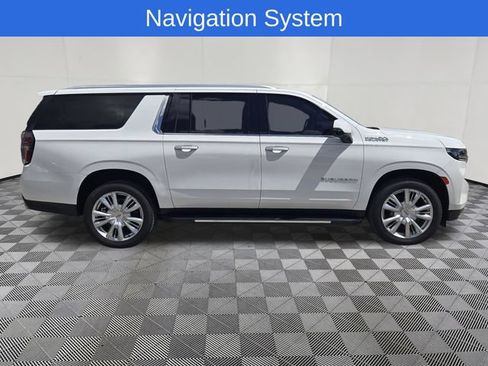 Used 2023 Chevrolet Suburban High Country AWD/4WD image 4