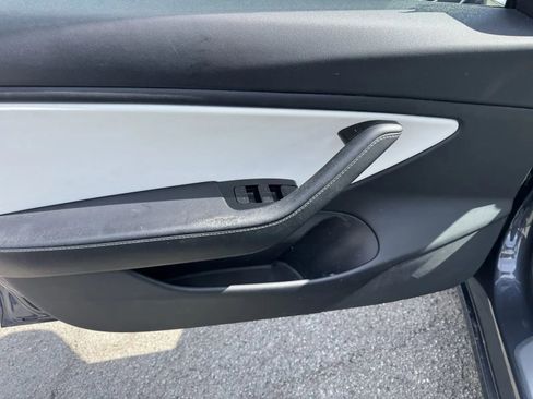 Used 2019 Tesla Model 3 Standard Range Plus image 11