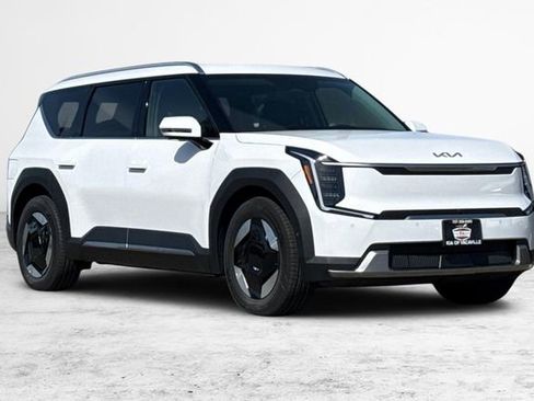 New 2026 Kia Sportage SX Prestige AWD/4WD image 2
