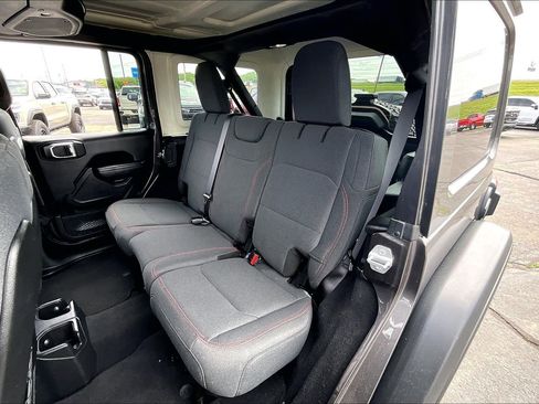 Used 2025 Jeep Wrangler Unlimited Rubicon AWD/4WD image 27