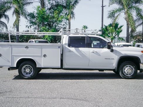 Used 2025 Chevrolet Silverado 3500 LT w/ Convenience Package image 10