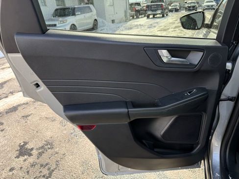 Used 2022 Ford Escape SEL w/ Technology Package image 11