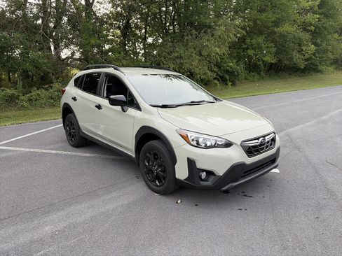 Used 2023 Subaru Crosstrek 2.0i Premium w/ Special Edition AWD/4WD image 3