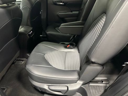 Used 2025 Toyota Highlander XSE AWD/4WD image 49