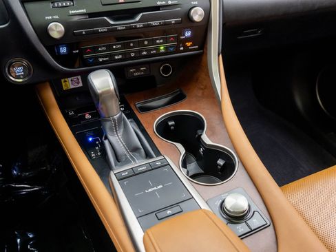 Used 2022 Lexus RX 350L Premium w/ Premium Package image 30