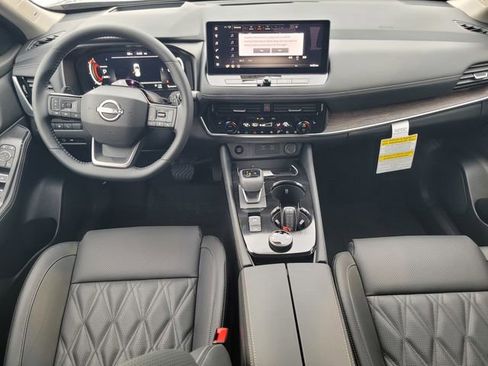 New 2026 Nissan Rogue Platinum image 10