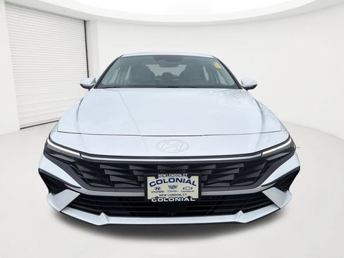 Certified 2025 Hyundai Elantra Limited FWD image 23