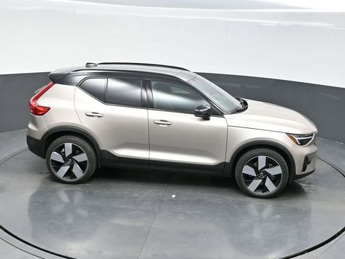 Used 2023 Volvo XC40 Recharge Ultimate image 35